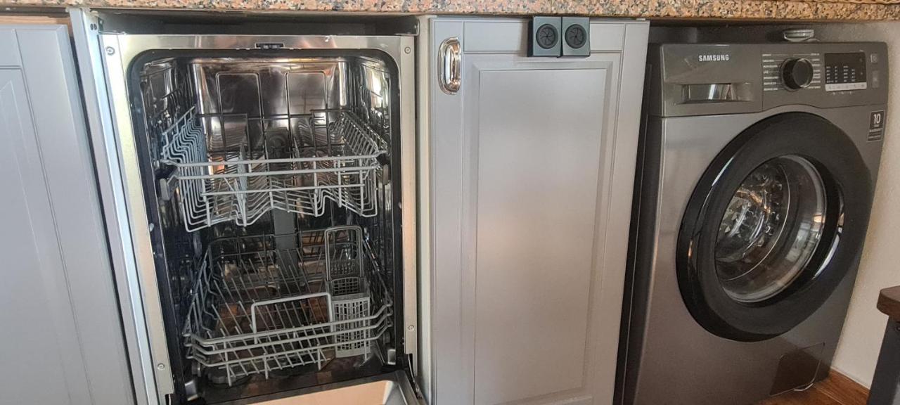 Beautiful House In Stunning Nature, 22 Minutes From Beaches, 5 Minutes To Lake, Air Condition Cool And Heat, And Very Fast Internet In All Rooms, Dishwasher, Washing Machine And Induction Cooking Silves Kültér fotó